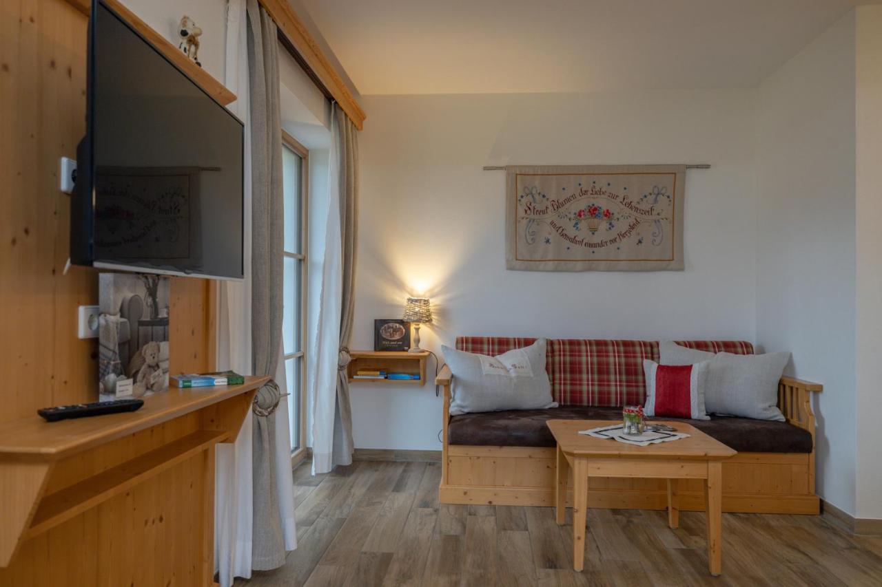 Farm stay Historischer Bauernhof Schabus Tropolach